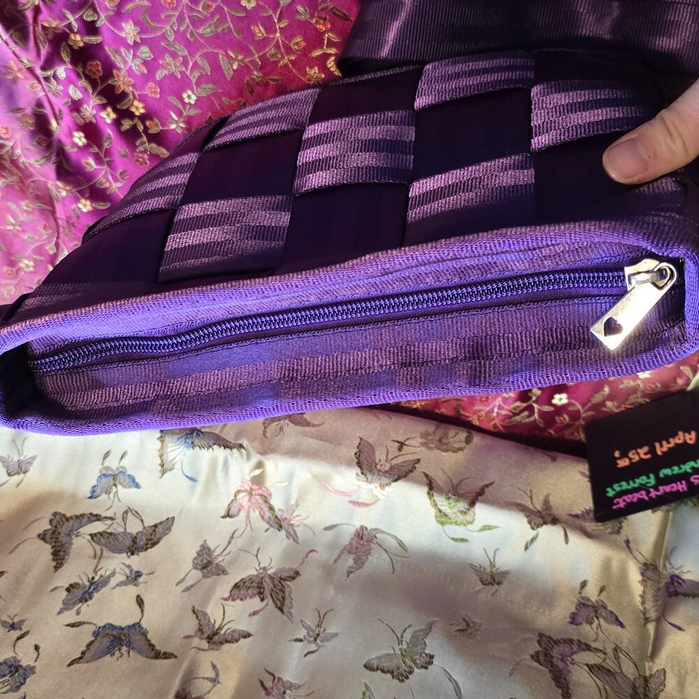 Harveys Seatbelt Mini Messenger Mulberry Purple - Picture 5 of 8